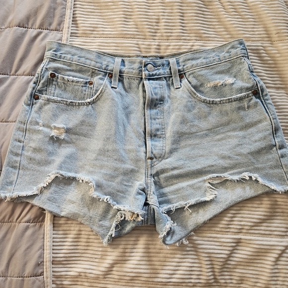 Levi's 501's Classic Light Blue Jean Shorts Size 32 - Picture 4 of 11